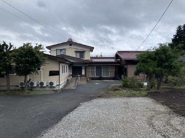 長野県 諏訪郡原村養護所 離れ家付 中古住宅 養護所として使用されていた民泊可能物件です。 4LDK ＋個室5部屋 商談中