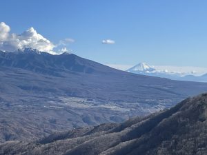 ビーナスラインから今期最後の八ヶ岳と富士山を望む