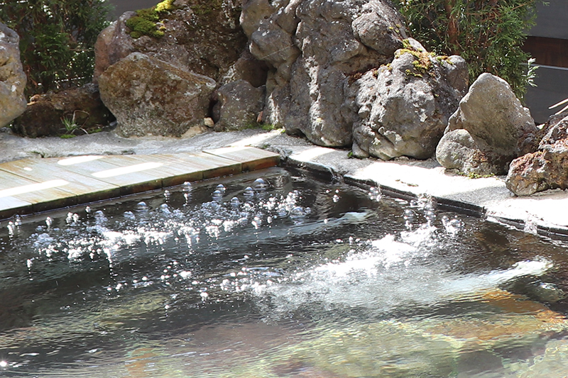 天然温泉の露天風呂・単純温泉のやさしい温泉