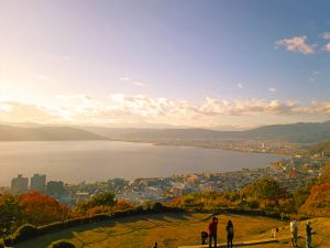 映画「君の名は。」で有名になった諏訪立石公園から見える景色