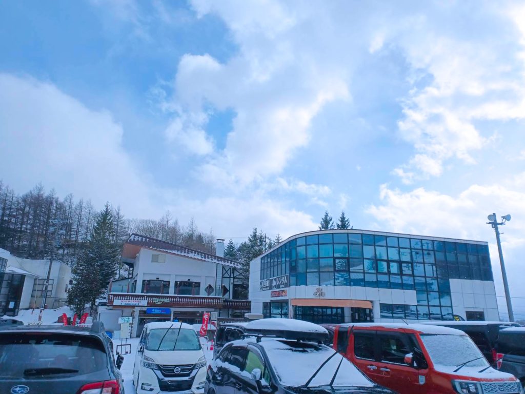 車山高原SKYPARKスキー場スカイプラザの駐車場