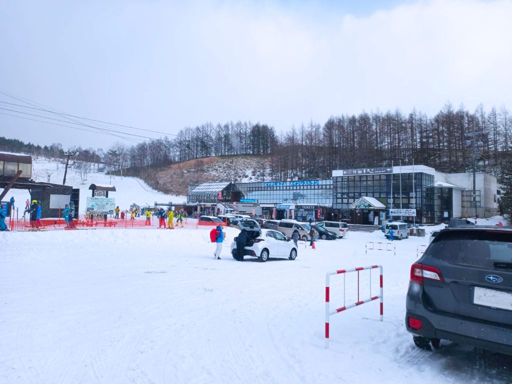 車山高原SKYPARKスキー場のゲレンデ入り口