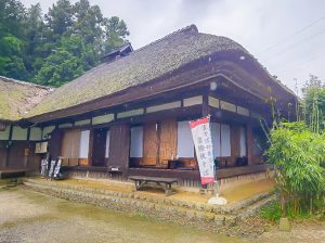 曲屋で蕎麦を食べたら隣の古墳群へ。時をかける散策！