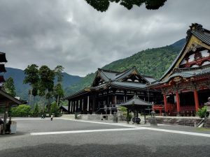一度は訪れたい霊場、身延山久遠寺へ──心静まる祈りの旅