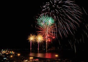 【南房総で田舎暮らし】海と花火とフラメンコ！ 館山市の花火大会