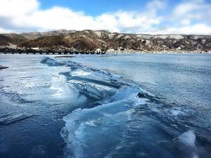 自然の神秘☆御神渡り８年ぶりの出現に期待高まるも『明けの海』【長野県諏訪市】
