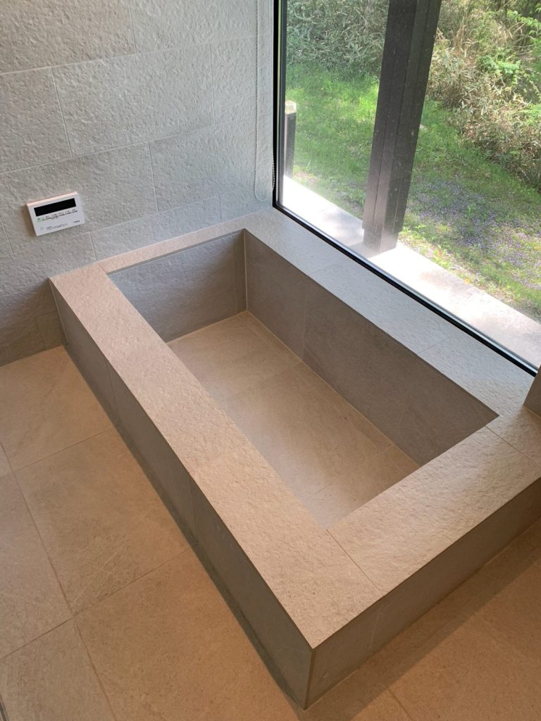 Bathtub