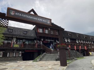 脅威の涼しさを満喫！岩石に苔むす八ヶ岳ピラタスロープウェイ
