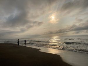 八ヶ岳移住者の夏・海への憧れ　海なし県でも大丈夫「スルケン」がある