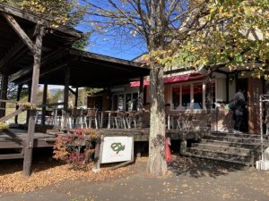 ペットとランチを食べられるベーカリーレストランエピ〜美味しい水、高原野菜のピザとサンドイッチ〜