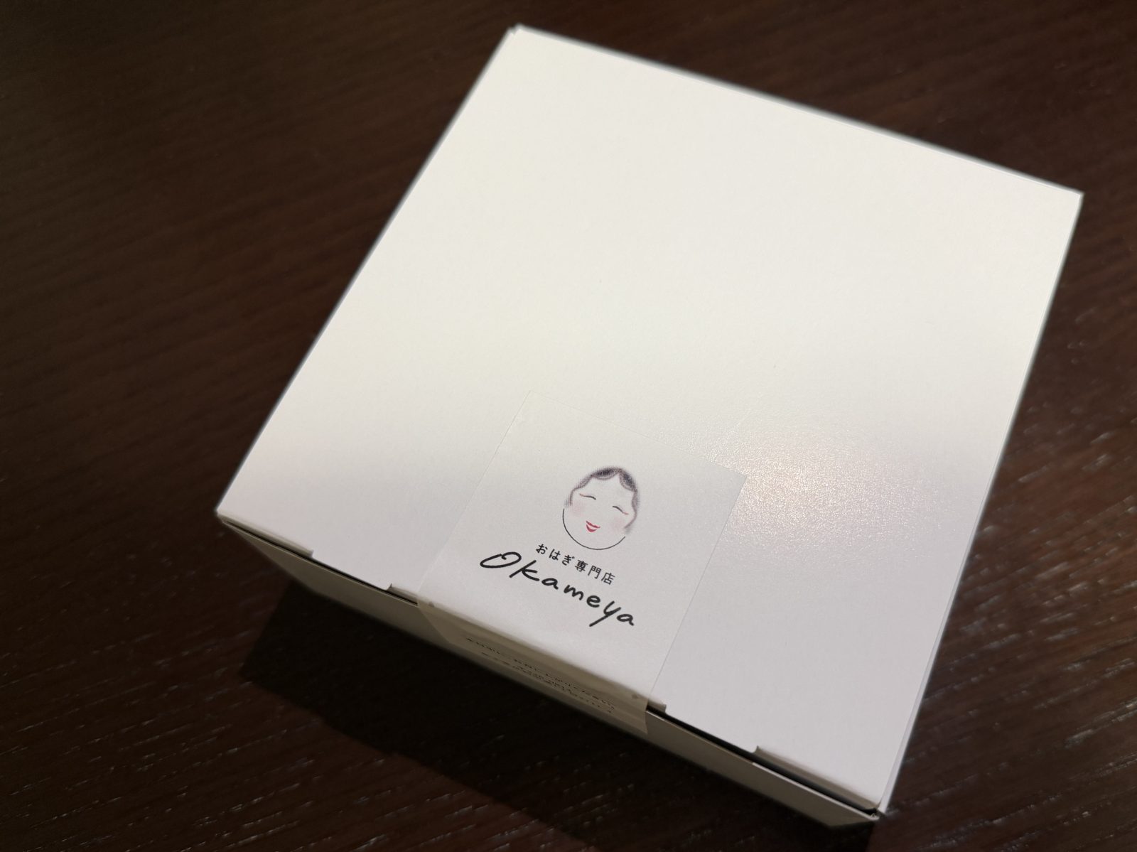 「Okameya」の箱