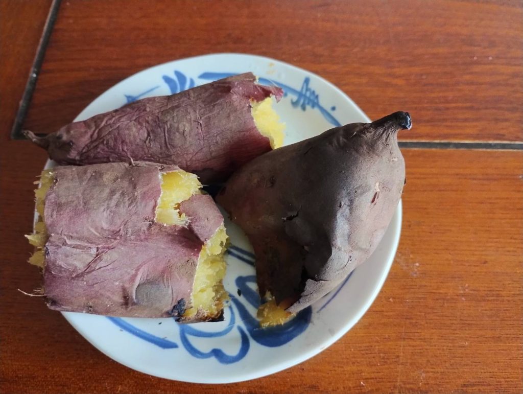 うまく焼けた時は芋の甘みが数倍にもなったようで一気に高級スイーツに格上げです