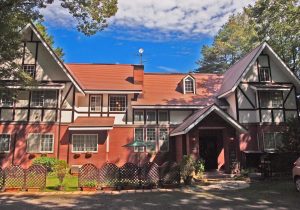 【群馬県 嬬恋村】薪ストーブ&床暖房で冬も安心な保養所やペンション向きの物件を紹介します