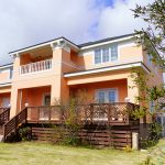 【那須高原】 東急那須リゾート別荘地「The Hills」のメイン通りの高台にある、開放的でエレガントな邸宅を紹介します。