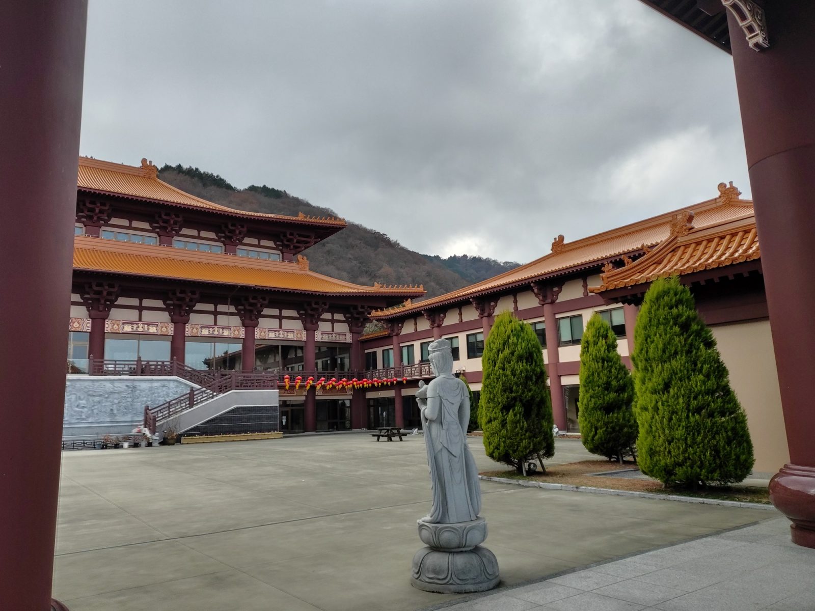 右は座禅室・写経室