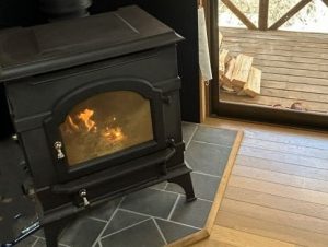移住者の「しくじり」体験に学ぶ! 信州に住むなら知っておきたい「冬の常識」・薪ストーブ編