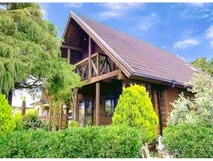 幼稚園 小中学校 徒歩内☆美しさと温もりの中古ログハウス