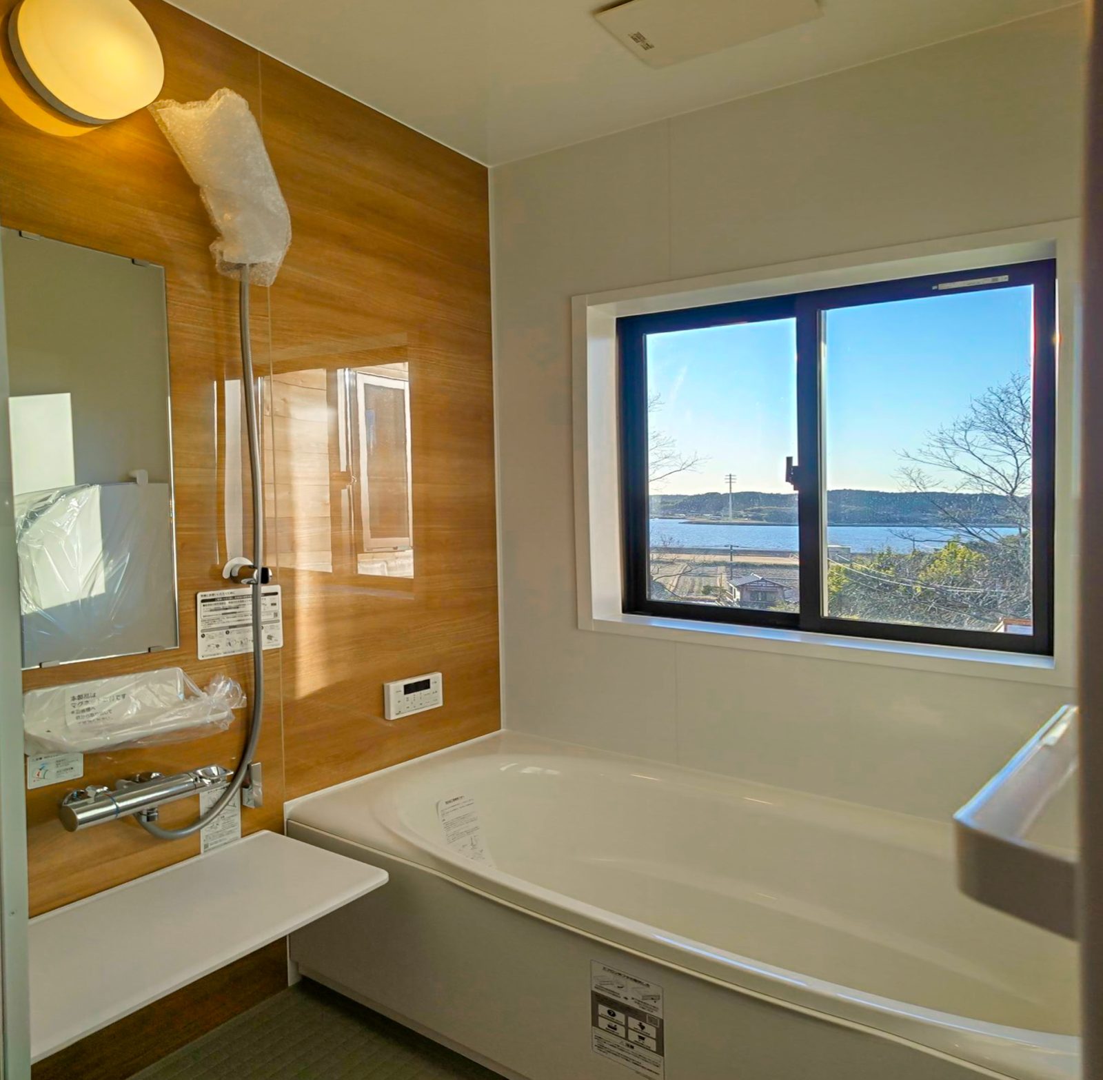 お風呂時間が楽しくなる,開放的なバスルーム