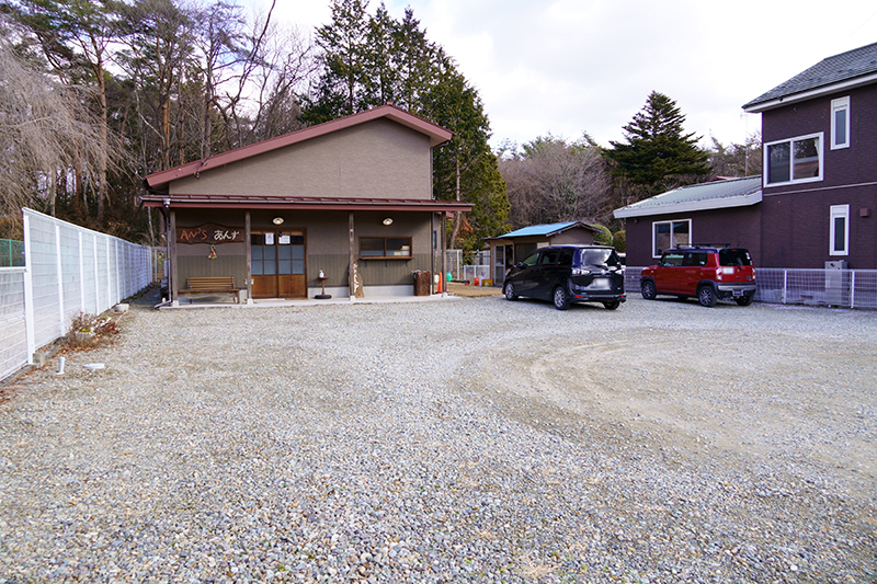 お店の前には広い駐車場
