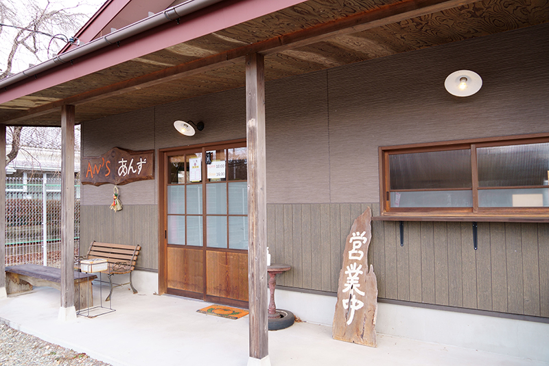 落ち着いた雰囲気の外観