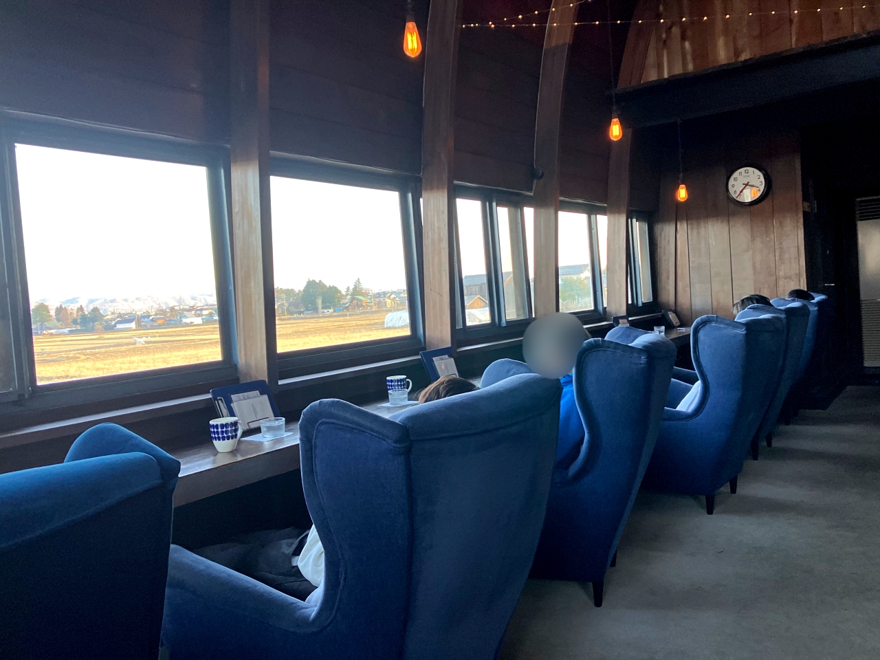 チルアウトスタイルコーヒーのソファ席