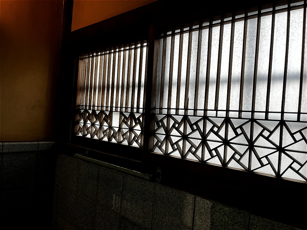 窓の細工がうつくしい