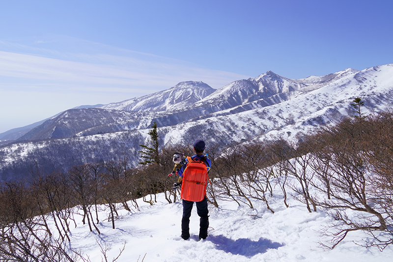 山頂手前に那須連山を見渡せる展望ポイント