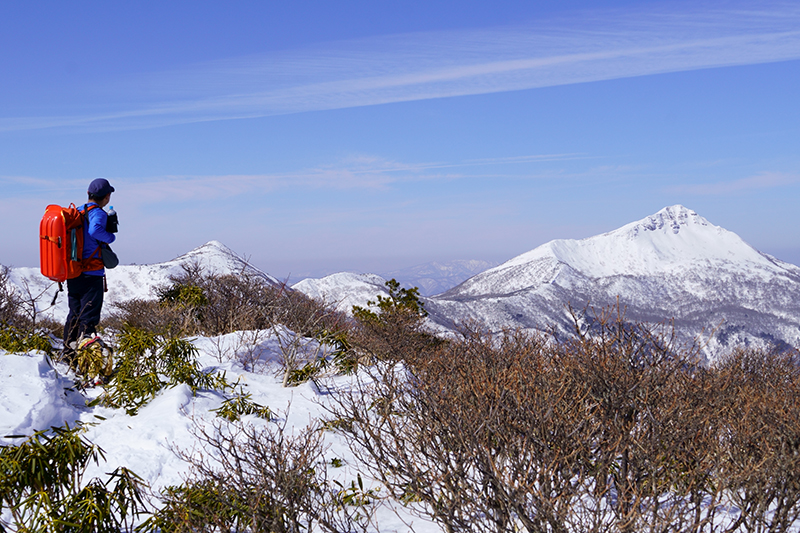 赤面山山頂の尾根へ