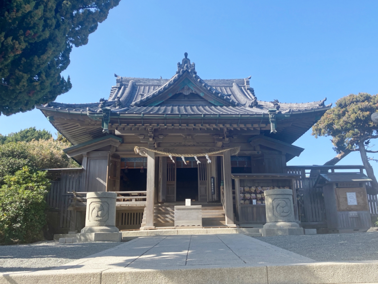 森戸神社の境内