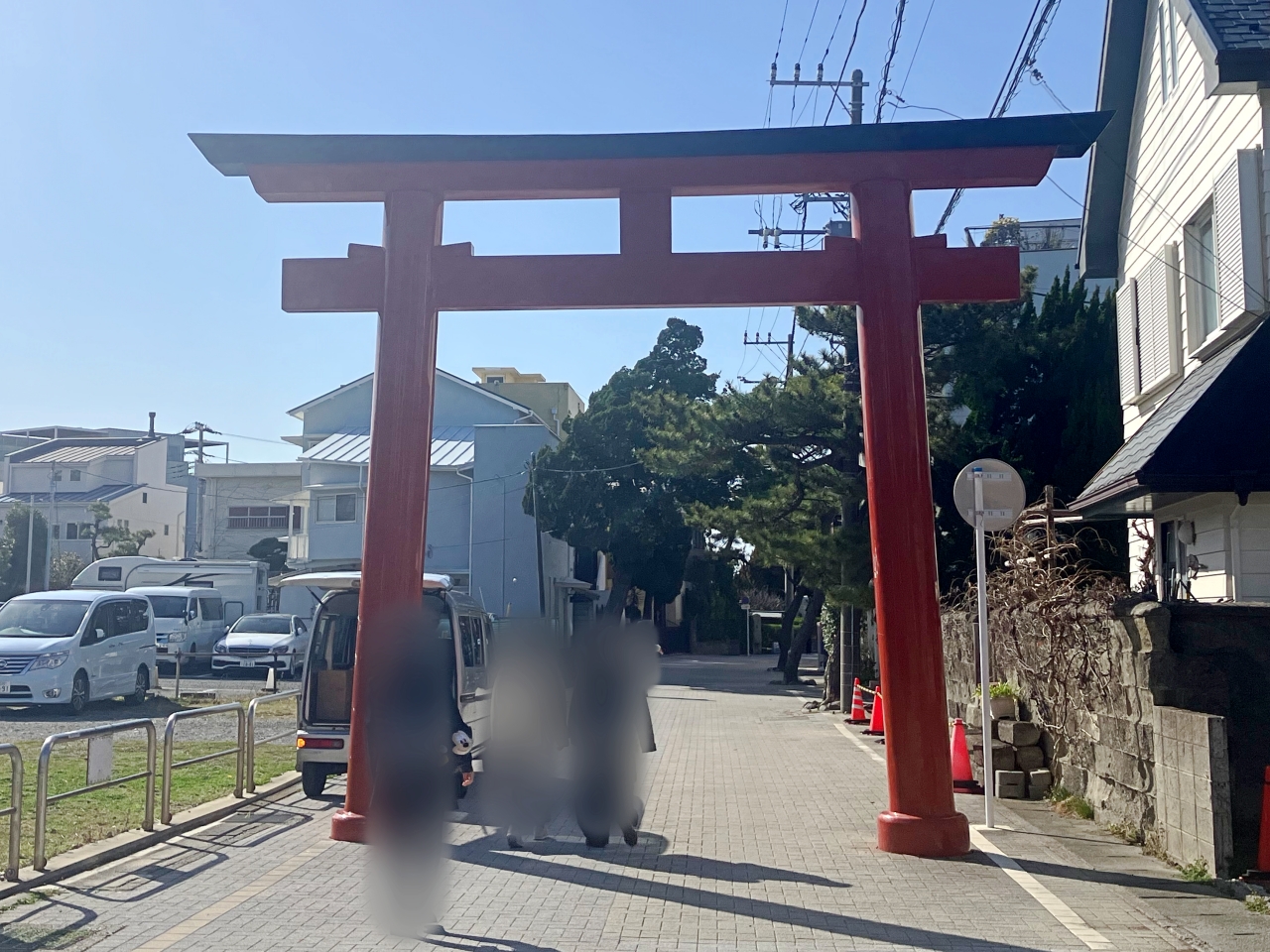 葉山の森戸神社参道
